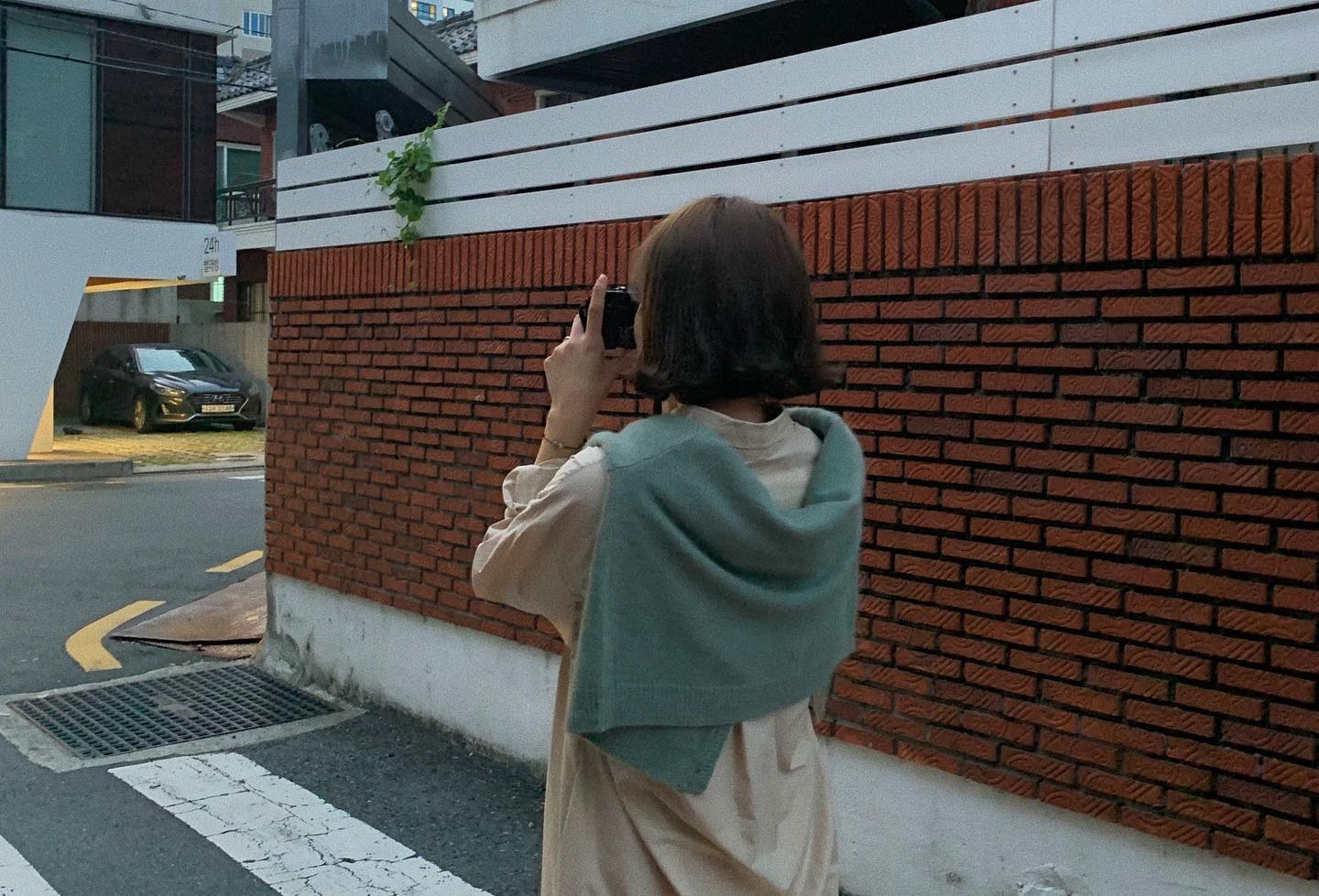 .
촬영 끝나고 집으로 돌아가는 길
이 날의 결과물🎞
.
.
#유어센 #유어센마켓 #데일리 #데일리룩 #일상 #필름카메라 #코니카c35ef #스캔
⠀