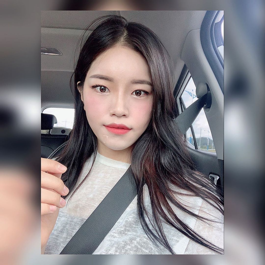 예나 on Instagram: “#제품협찬광고 ' 내얼굴 무표정이지만 아무튼 친동생 차 안에 코튼허그