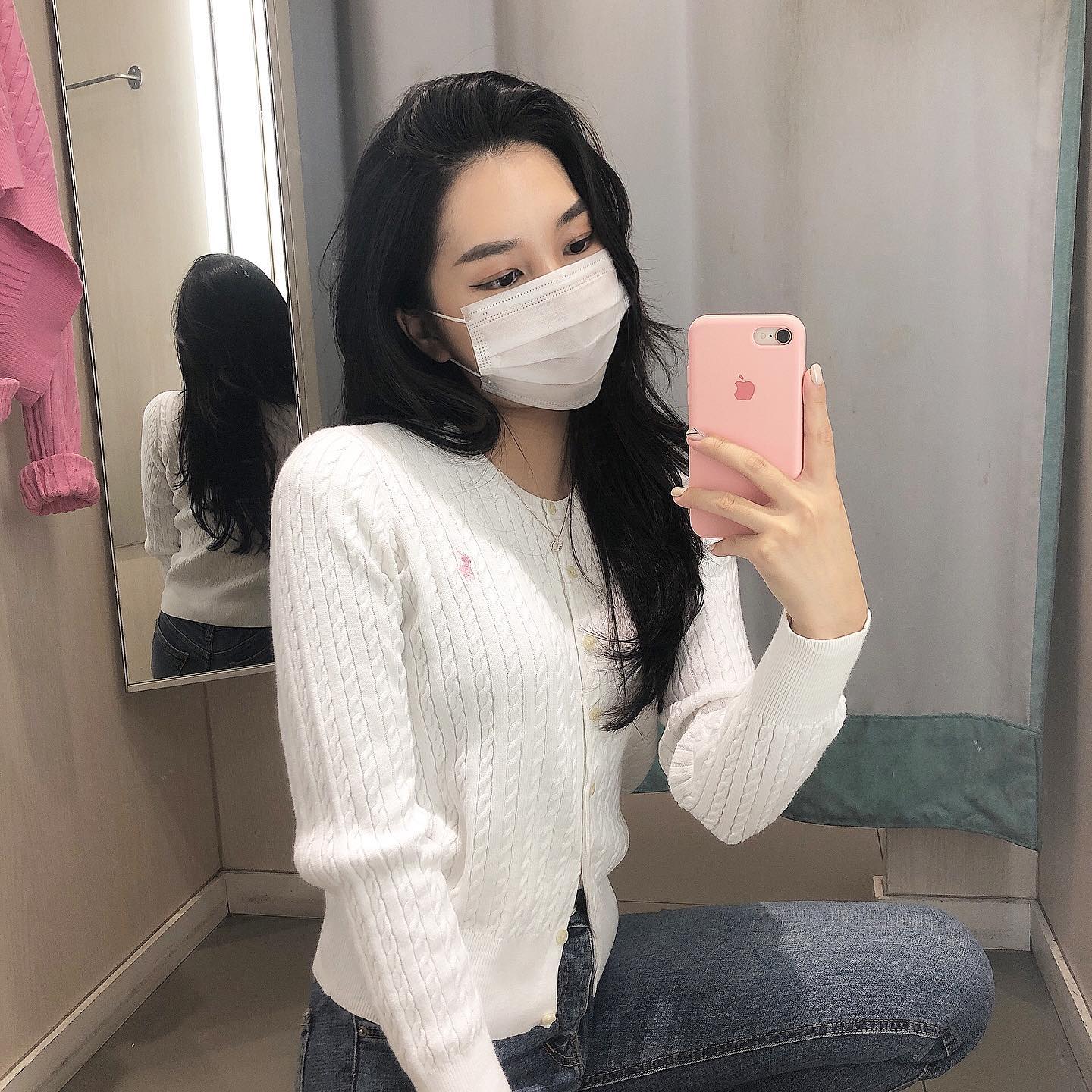 아직 키즈용 가디건 입을 수 있는 나이 
24.8세👧🏻👩🏻💕