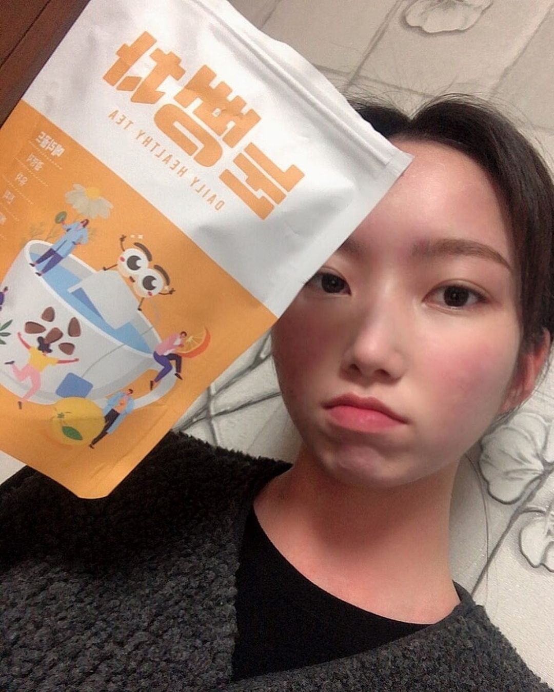 공쥬 on Instagram: “#광고 #협찬 👀 건강에 좋은 천연원물 가지! 메리골드,결명차,유저,진피,캐모마일 블란딩해서 만든 눈뻥차 입니다! 포장이랑 이름이 너무 귀여워요 '눈뻥차' 노란색