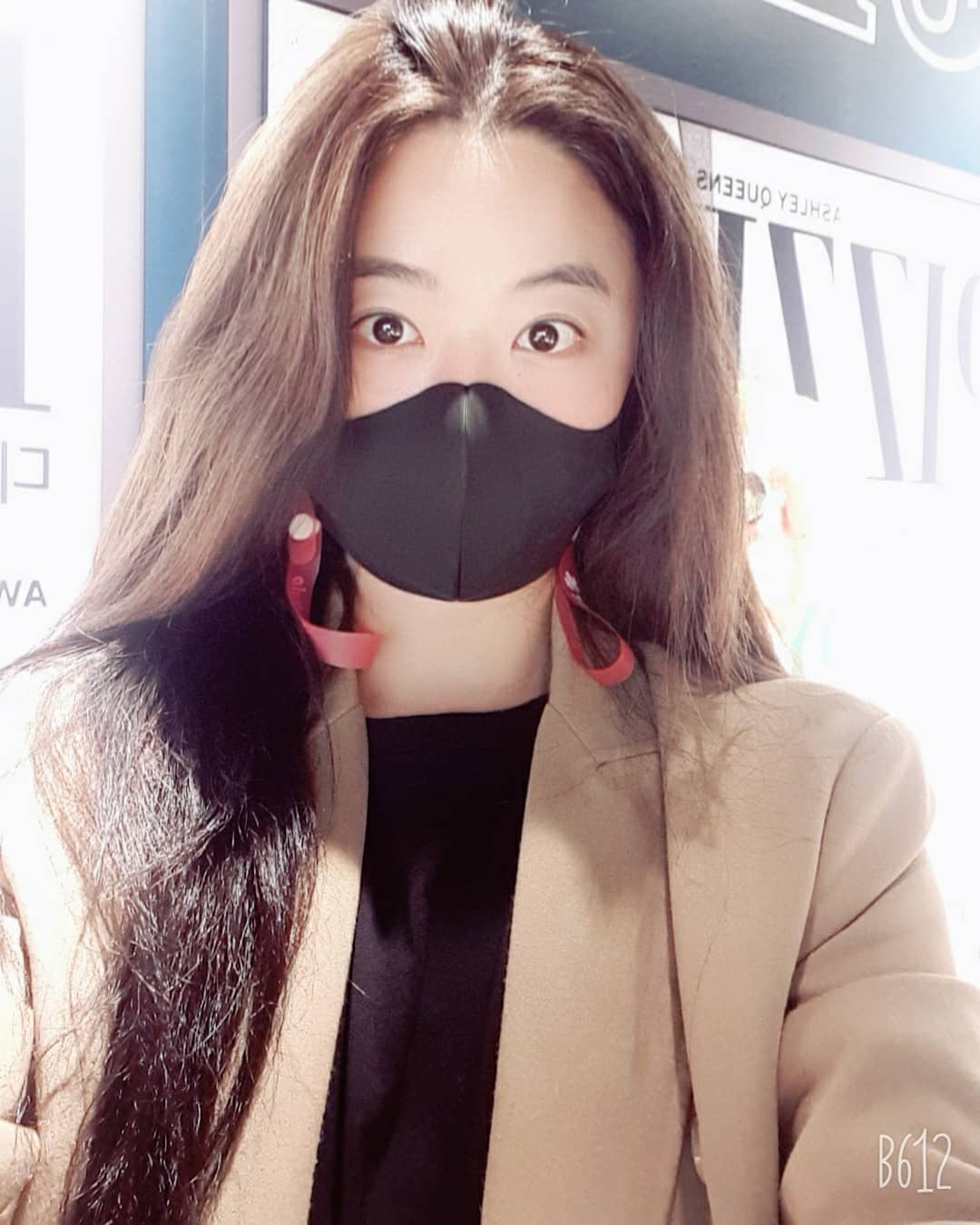 김주사랑 (Kim Jusarang) on Instagram: “#협찬 퍼프원다능로 만든 마스크 보신적 이쑴매 ? 항균테스트, 조자극테스트 다 마친 아이라서 믿음직스럼 😋 특히 숨쉬기 편해서 죠음 촤악 달라붙은 이