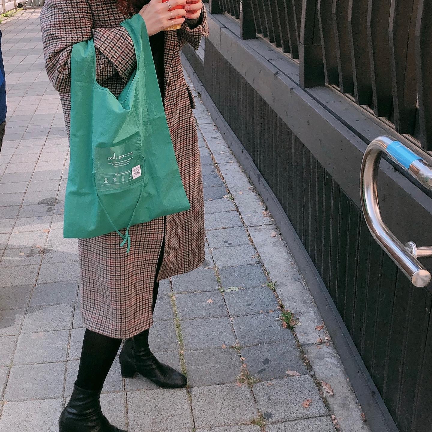 #🦄
⠀ ⠀⠀⠀⠀⠀⠀⠀⠀⠀⠀⠀⠀⠀⠀ ⠀⠀⠀⠀⠀⠀⠀⠀⠀ ⠀⠀⠀⠀⠀⠀⠀⠀⠀⠀⠀ ⠀ 

편하고 실용적인 데일리템
일회용 봉투 대신 에코백♻️

소재까지 착해서 소장하는것 만으로도 친환경적 행동에 동참하는 기분:-)

코드를 스캔하면
일회용봉투를 줄였다는 인증을 할 수 있다

#코드그린 #codegreen #code_green #코드그린가방 #에코백 #데일리백 #데일리룩 #일상 #친환경 #장바구니 #dailylook #bag #daily #photo #에코백추천 #튼튼한에코백 #데일리에코백 #친환경데일리백 #예쁜에코백디자인 #환경캠페인 #협찬
code_green_official