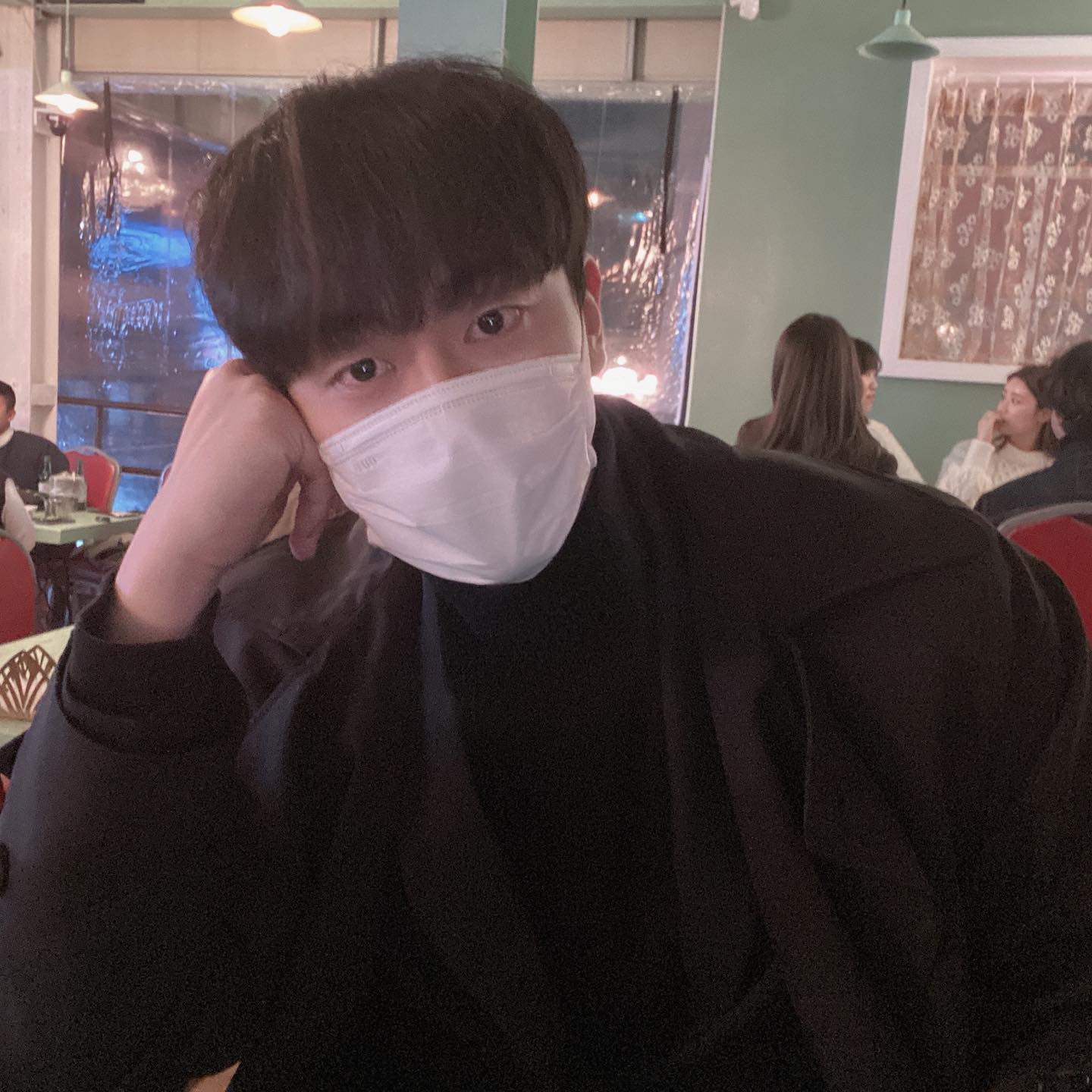 #협찬 받은 마스크지만 너무 좋은 마스크 !!
.
일반 마스크랑 다르게 소재가 조금 특별한 마스크 !!
.
📌 보풀없이 맨들맨들한 소재 !!
📌 마스크를 오래써도 귀가 안 아픔 !!
📌 볼을 잘 감싸주고 피부에 딱 달라 붙지도 않아서 덜 갑갑함 !!
.
전체적으로 만족도 💯점 짜리 마스크 !! 👍👍
.
계속 되는 코로나 사태, 방심할 수 없는 시기인데 조금이라도 편하고, 좋은 마스크 !!
.
네이버스마트스토어에서 구매 가능합니다.
‘더그린마스크’ 라고 검색 하시면 나와요.
.
.
.
.
#방심은금물_마스크필수 #더그린마스크캠페인 #더그린마스크 #함께마셔요맑은공기