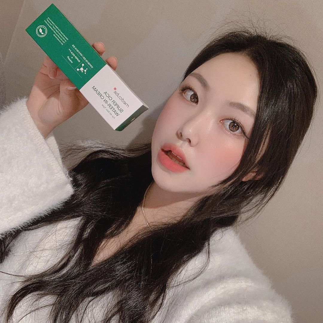 MINJI KIM on Instagram: “[메디큐브_슈퍼시카 2종세트] 손상피부개선 슈퍼시카 앰플과, 물탱크급 수분 공급 슈퍼시카 워터 인 크림으로 수분 꽉 찬 광채 피부를 만들어 주는 105,000원 상당의 슈퍼