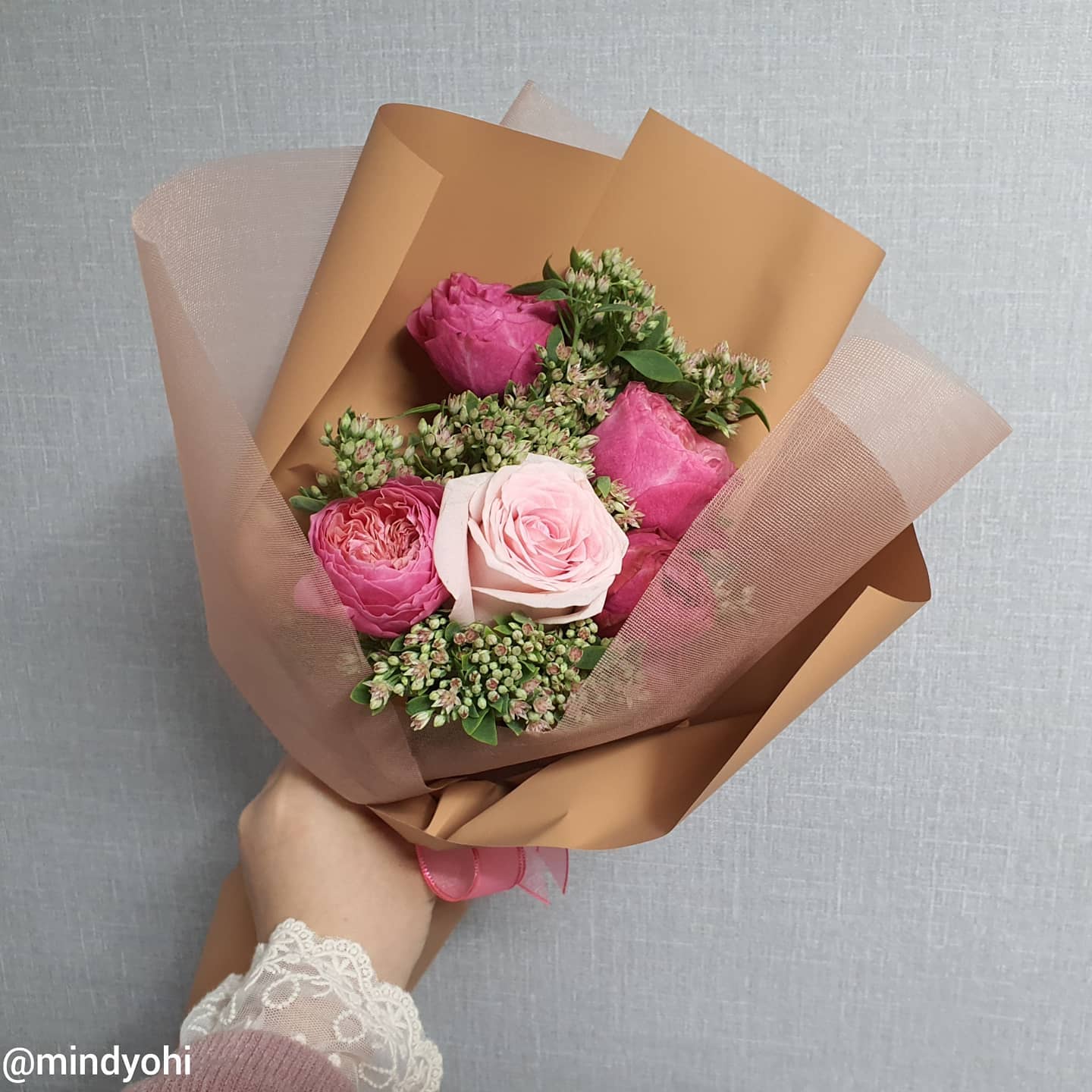 #20201105 올해까지만 챙기기로한 #6주년 🥰❤ 내년부턴 결기ㅋㅋ
예전에는 분위기좋은곳 찾고 그랬는데 맛있는거 먹는게 최고👍 남편 바빠서 얼굴보기도 힘들었는데 오랜만에 맛난거먹고 데이트하니까 넘 좋음ㅠㅠㅠㅠㅠㅠㅠㅠ
.
오빠가 자전거 출/퇴근해서 따로왔는데 꽃집 문닫으려는찰나 핑크로 6송이달라니까 5송이밖에 없대서 탱무룩해서
핑크꽃 쓸어왔다고ㅋㅋㅋ쓰담쓰담 핑크꽃에 끈까지🤭 핑덕 남편💗_💗
.
.
#2190일 #신혼 #럽스타그램