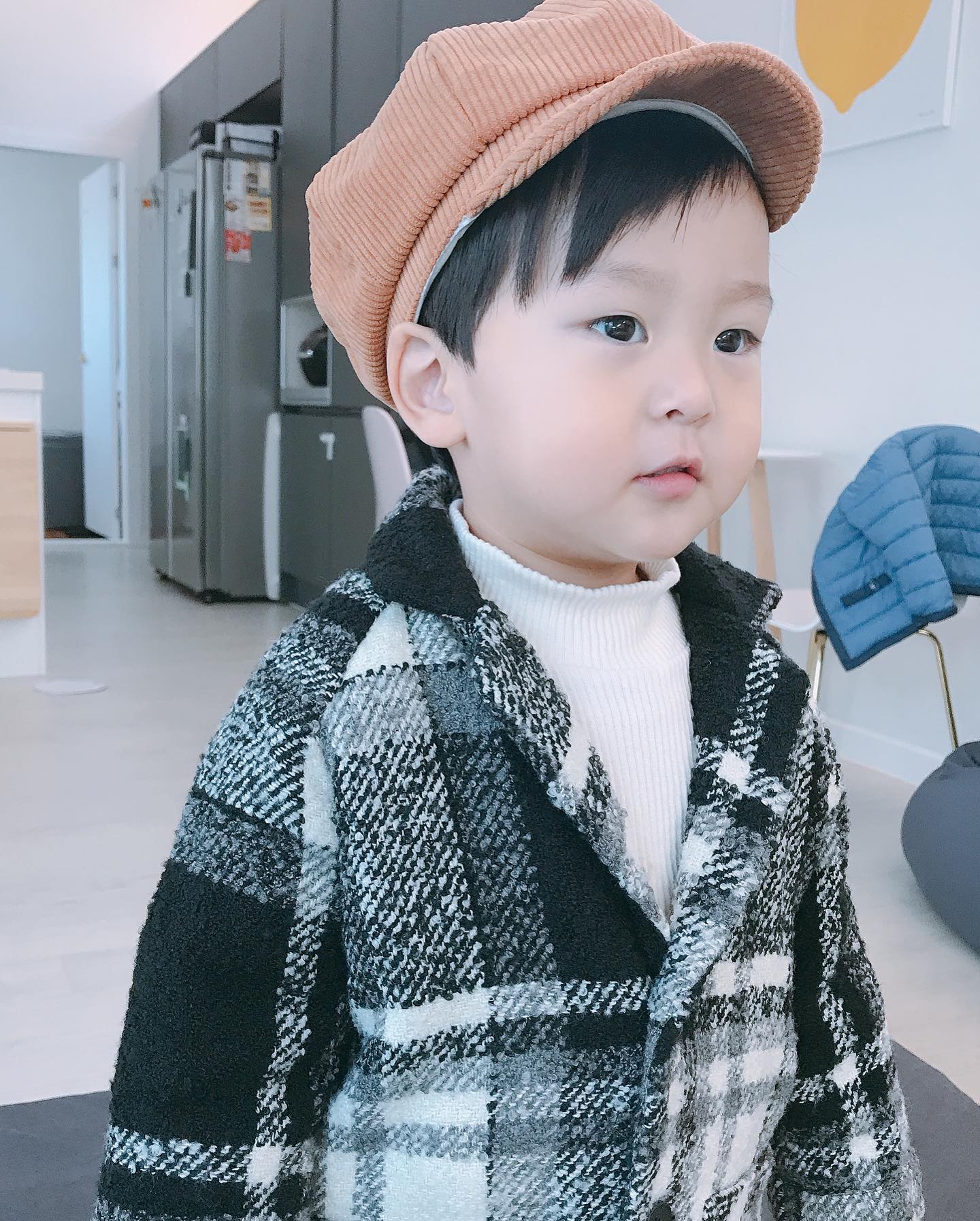 얼집 등원😻->하원😆
하원과 동시에 단골 편의점 go😂
벌써 편의점 테이블을 제 집마냥😭
아공 아들~ 앞 날이 보인다😱😭ㅋ

#편의점#편의점간식 #단골손님 #출근도장#동네스타#멋쟁이#빵모자코디 #코트코디 #사랑해아들😘 #귀요미💕