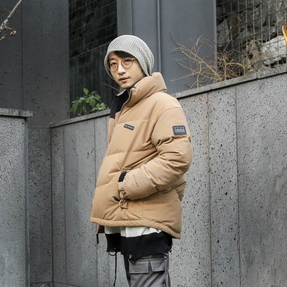 #협찬
코듀로이 소재 #컬럼비아숏패딩!
#남주혁패딩 으로 나와서 요즘 품절사태라는데
입어보니 그럴 만 한 듯~
색상 예쁘고, 핏감 좋고, 편한데
따듯하긴 대박!
지금 #컬럼비아 홈페이지에서 할인 중이래요~
ㄱㄱ
⠀
#오오티디 #ootd #흔남스타그램 #얼스타그램 #셀카
#셀피 #패션스타그램 #데일리룩 #겨울패딩 #숏패딩
#숏다운 #구스다운