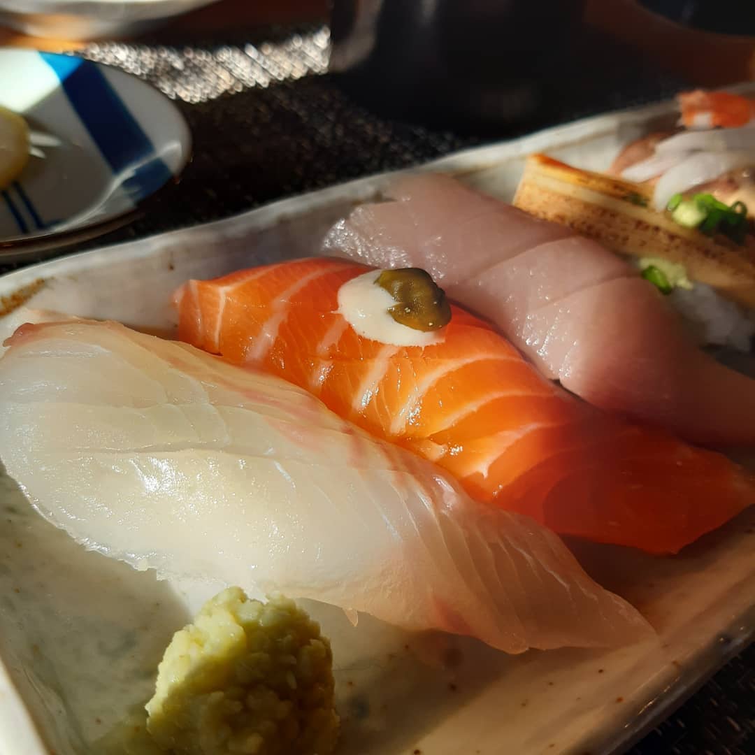 🍣초바압🍣

오랜만에 🍣 냠😋
초밥이라면 종류 상관없이 좋아해서 다맛있었지만😙
그래도 연어 진짜 입에서 바로 사르르 녹아버려서 슬펐다...😢
 
#초밥
#맛있엉😋 #연어 #최공👍 #온천천맛집#강초밥