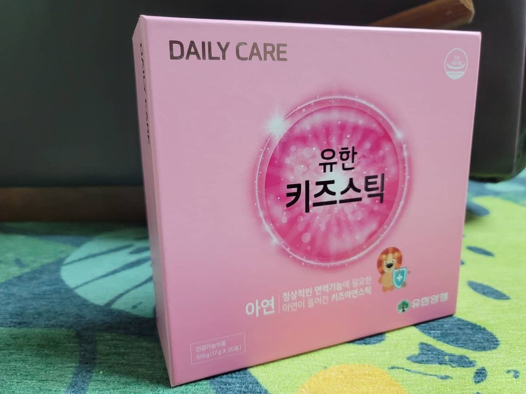 노옥미 on Instagram: “#협찬 아이들의 건강을 신경쓰는 지금. 몸에 좋고 거부감없이 먹일수있는게 무엇일까? 면역기능에 도움을주는 키즈스틱을 알게되었어요. #유한키즈스틱 정상적인 면역기능을 위한 필수성분이 들어가있다고 하네요. 아무리 좋은 성분이 들어 있어도 아이들이…”