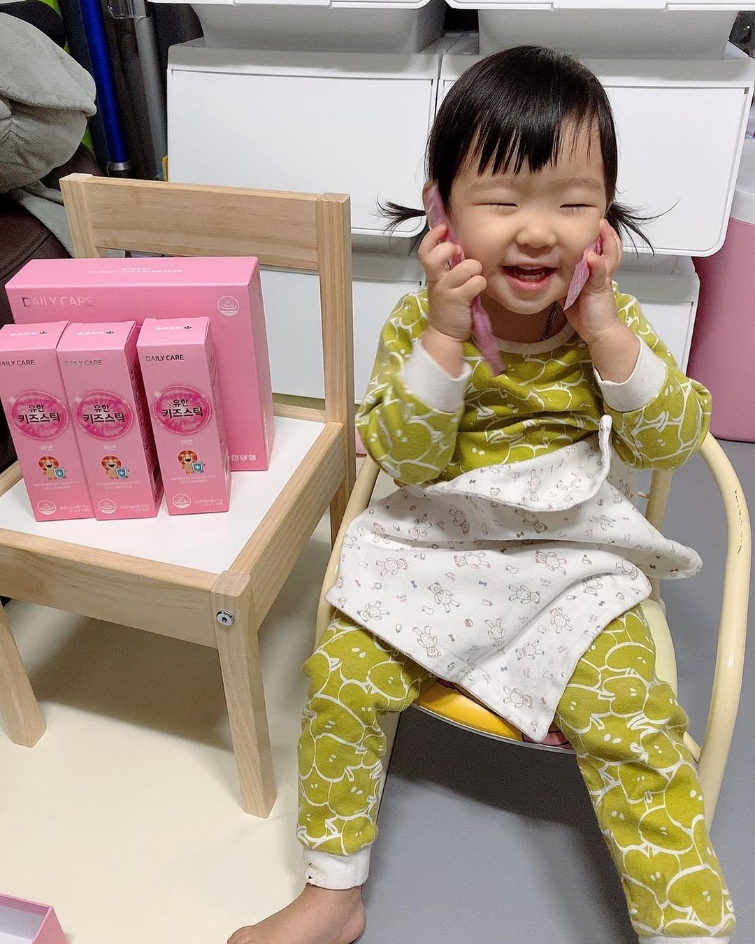 @hari._.m0m on Instagram: “요즘 꼭 필요한 아연에 녹용농축액까지👏 블루베리맛 젤리타입이라 하리도 거부감 없이 잘먹어요💜 . . #유한양행…”