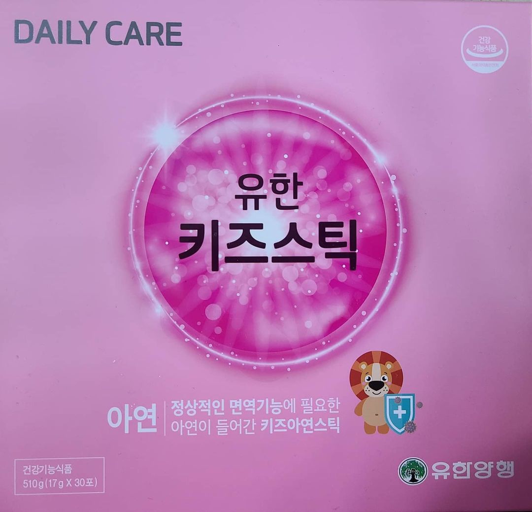 윤민아맘 on Instagram: “#협찬 . . . 믿을만한 유한양행에서 만든 유한 키즈스틱이예요~~영 유아 어린이들은 빠른 성장에 따라 아연 요구량이 늘어난데요 부족시 감기에 잘 걸리게 되요ㅠㅠ 맛도 블루베리맛 젤리로 되어있어서 아이들도 부담감 없이 먹을수 있답니다^^ 그리고…”