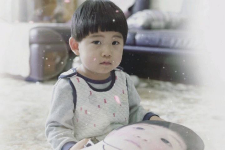 #협찬 photodoll.co.kr 

할아버지 생일의  #특별한선물 을 고민하다,
요즘 대세라는 #대두인형 을 선물해 봤어요.
물론 #포토돌 의 모델은 #범이군 💕

1:1맞춤 디자인이라 카톡으로 사진만 보내면 끝!
쉽고 빠르게 시안받고 제작 진행했네요.

친환경 잉크로 인쇄되어 안고지도 걱정없고,
부드러운 초극세사 원단이라 촉감도 진짜 좋네요.
#커플선물 로도 딱일듯👍

꼬꼼하고 튼튼하게 재봉되어 있고,
물빠짐 절대 없답니다. 
국내 구름솜을 사용하여 빵빵한 느낌도 너무 좋아요.

뒷면엔 원하는 문구를!!
범이네는 '할아버지, 사랑해요!'를 넣었네요.
핑크색 큰 가방을 함께 줘 선물하기에도 좋고,
머그컵까지 사은품으로 받아 아주 그레잇했네요.

#포토인형 #사진인형 #얼굴인형 #남친선물 #여친선물 #할아버지선물 #할머니선물 #기념일선물 #남자친구선물 #여자친구선물