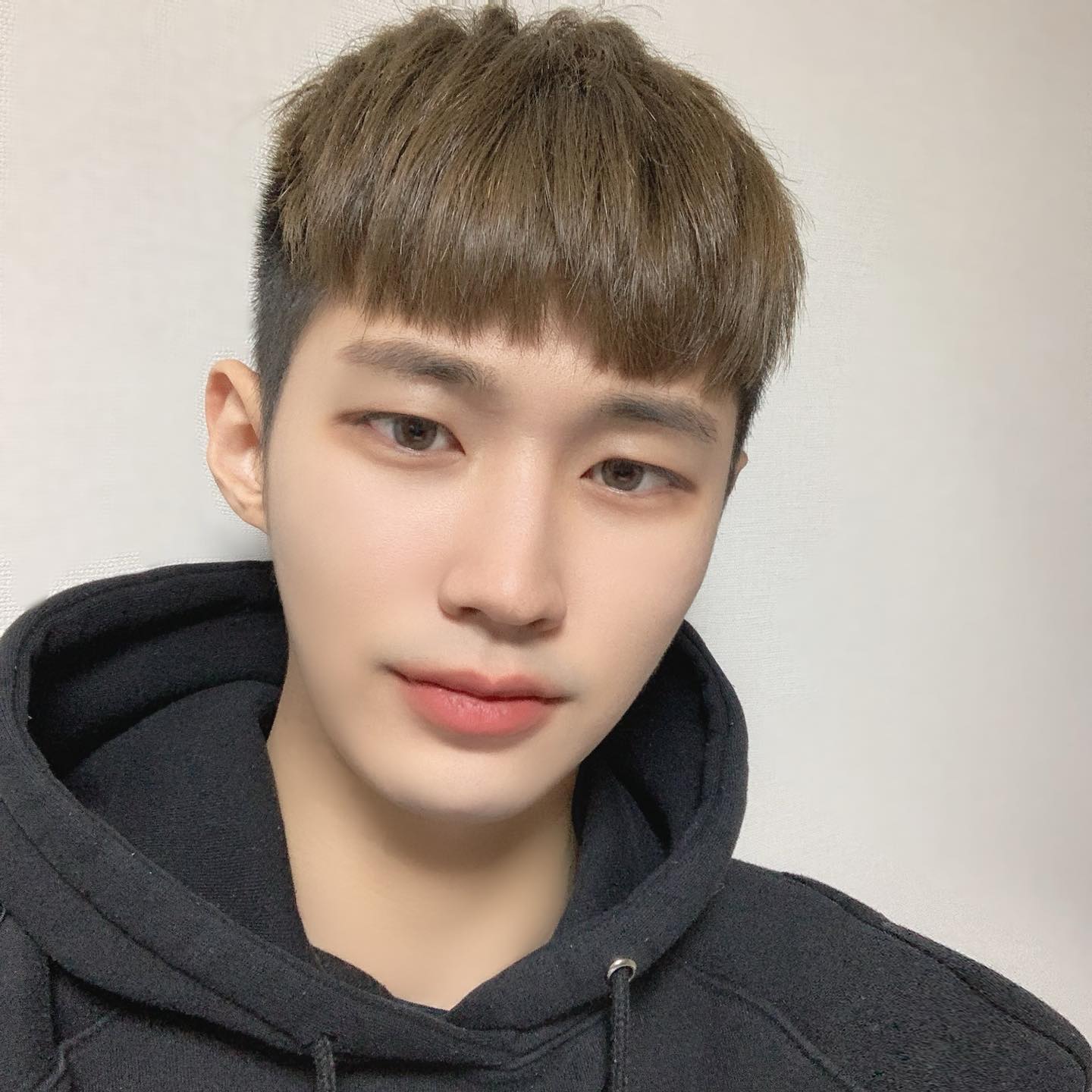 써클 라인이 없어 더욱 자연스러운 
스페니쉬 원데이 그레이 로 아름답고 멋진
눈빛을 연출해보세요!!

얇고 편안한 UV차단 퍼스콘 친수성 소재!
촉촉한 사용감으로 건강하게!!
언제 어디서나 자신있게!!

#오렌즈 #OLENS #스페니쉬 #스페니쉬그레이 #렌즈추천 #데일리렌즈 #남자렌즈 #그루밍렌즈 #퍼스콘 #퍼스콘원데이 #오렌즈퍼스콘 #오렌즈원데이 #혼혈렌즈 #써클렌즈 #블랙핑크 #블랙핑크렌즈 #blogger #blackpink #bts #btsmakeup #blackpinkmakeup #idollens #kpopmakeup #kpopcover #kpopdancecover #남자메이크업 #아이돌메이크업 #심수련메이크업 #이지아메이크업 #이지아