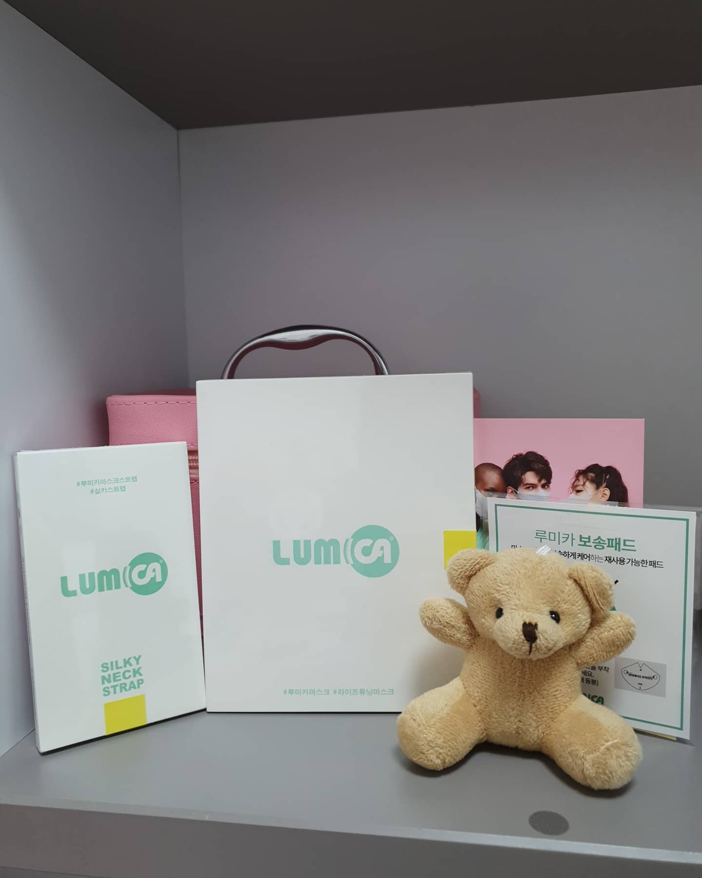 #협찬
lumica_kids #루미카 #루미카마스크

마스크를 잘안쓰려고하는 울애기였는데
루미카 마스크는 가볍고 숨쉬기도 편해서 그런지
잘 쓰고 다녀요💗

구리와 은나노 성분으로 향균,탈취에
비말차단까지
친환경 부자재로 더욱 안전한 마스크라
안심하고 사용중이랍니다 ü💗

#루미카키즈마스크 #연예인마스크 #키즈마스크 #마스크선물 #연말선물준비 #유치원마스크 #센스있는선물 #안티바이러스라이프웨어