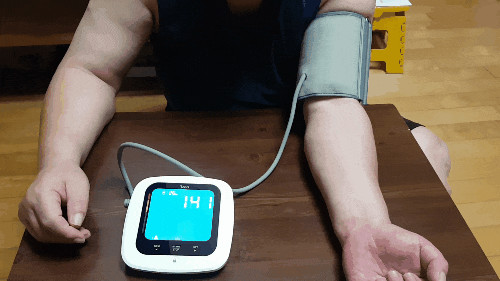 쉽고 편하게 사용하는 가정용 혈압기