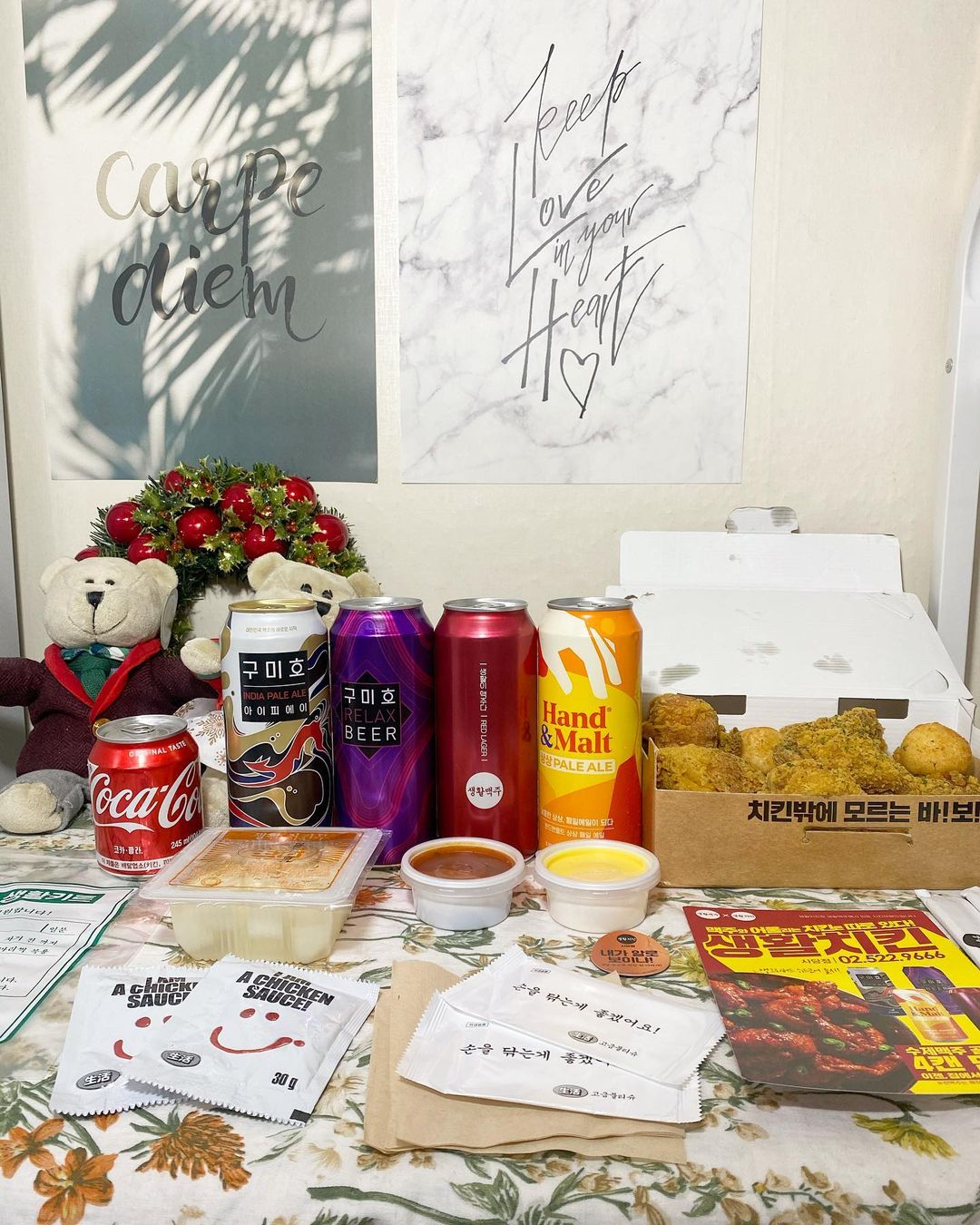  “여러분~ 야식 드시나요?? 야식은 역시 치맥이죠!!🍗🍻 ⠀ 저는 오마니와 함깨 생활맥주에서 만든 치킨 배달 브랜드 "생활치킨"에서 오늘의 야식을 해결했는데요❤️ ⠀ 카메라 렌즈를 꽉꽉 채우는 미친 구성!! 상다리가 휘어지는 "개이득세트"를…”