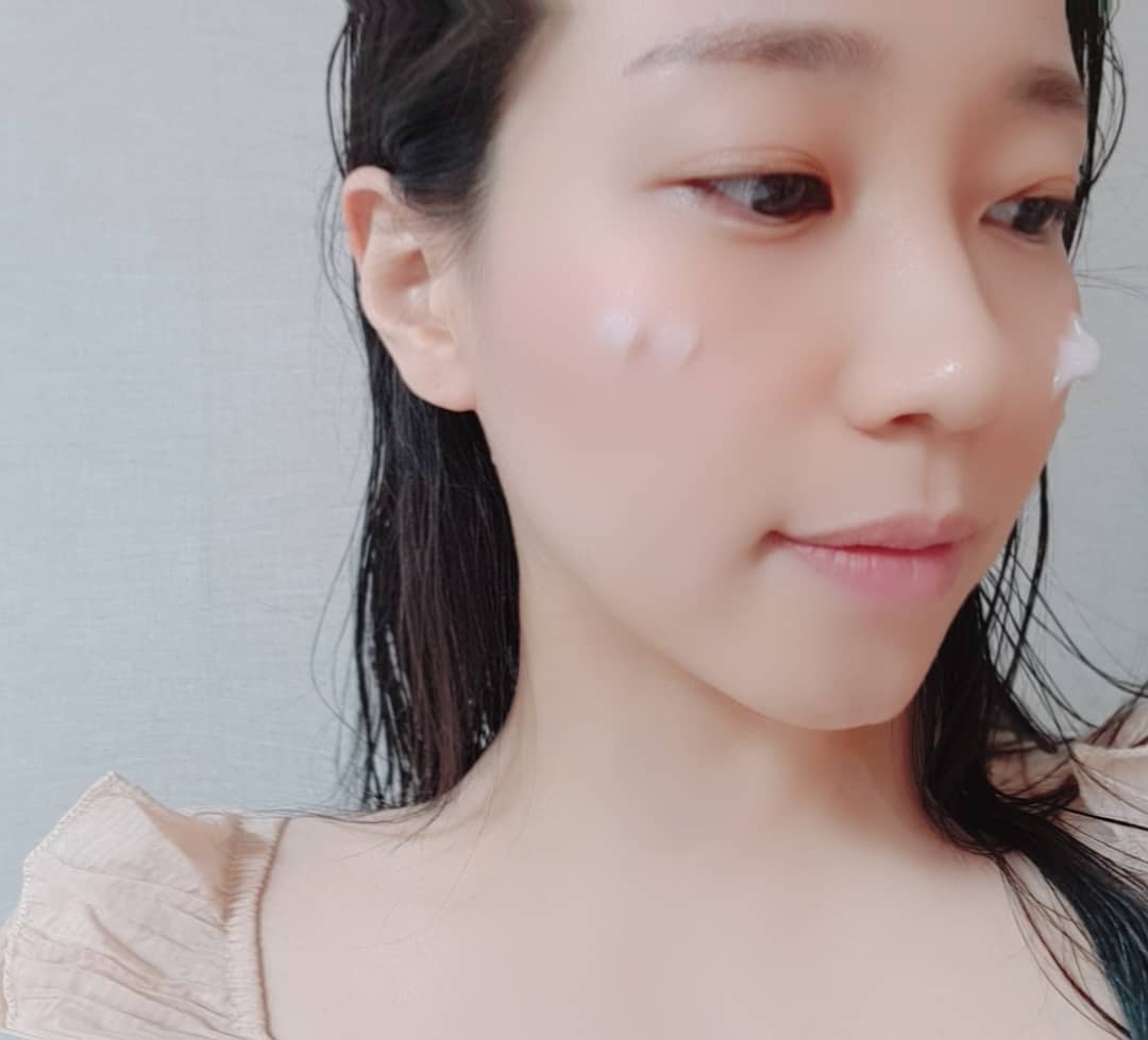  “🌙나이트케어 날씨가 추워지니까 얼굴 속은 더 건조해 오잖아요, 나를 사랑하는 또 한가지 방법 나이트케어로 바르는 마스크팩을 해봤어요🥰 진정과 영양 공급을 동시에 잡아줘 밤사이 밝고 투명한 피부로 가꿔주는 슬리핑 마스크팩 바르고 잤더니 아침에…”