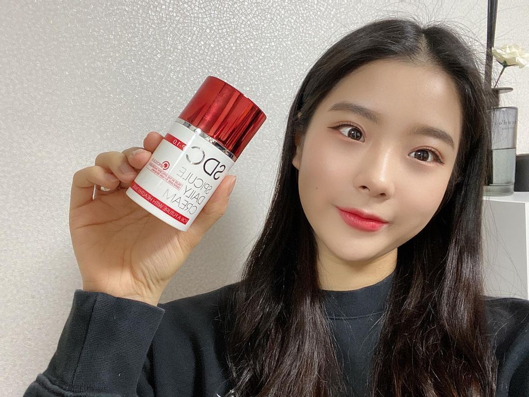  “스피큘엑스 꾹꾹크림 ➰크림 한통 사용에 필링 1회 효과! ➰여드름,각질 피부를 위한 데일리 크림! ➰피부 저자극 임상 시험 저자극 테스트 완료로 민감한 피부도 안심하고 사용가능! ➰여드름에 좋은 천연추출물 스피큘성분 다량함유! 실제로 2주동안…”