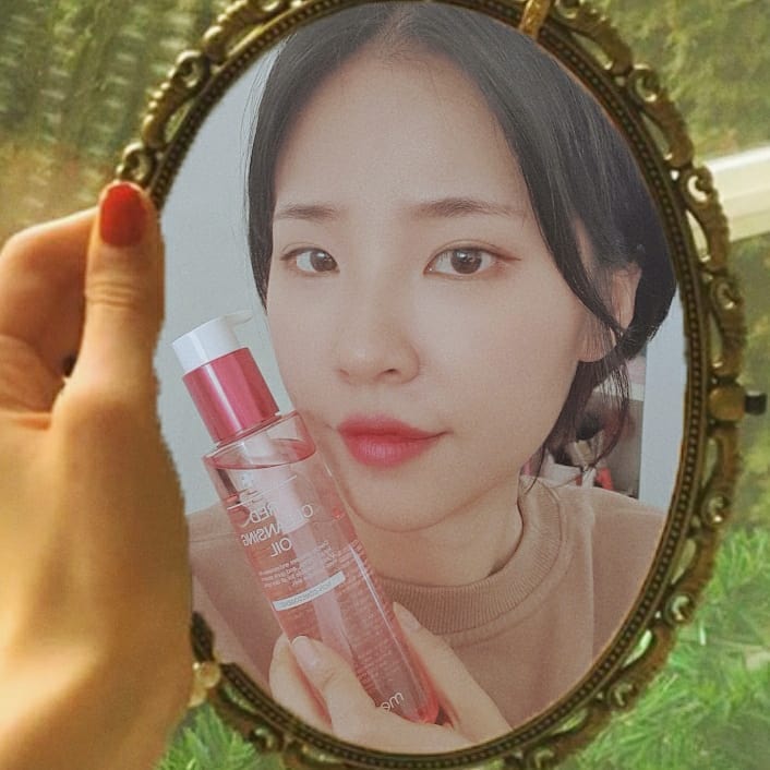  “💯 저자극이라 맘놓고 매일 피지까지 책임져주는 🔹️클렌징오일🔹️ 원래쓰던건 눈에 닿으면 아파쥬금이었는데 이거는 눈가도 입도 한방에.. 립앤아이리무버 왜샀뉘❔ 마지막 코사진 현실적으로다가 각질관리안해서 각질이랑 피부잔주름 다보이는데 피지말끔..…”
