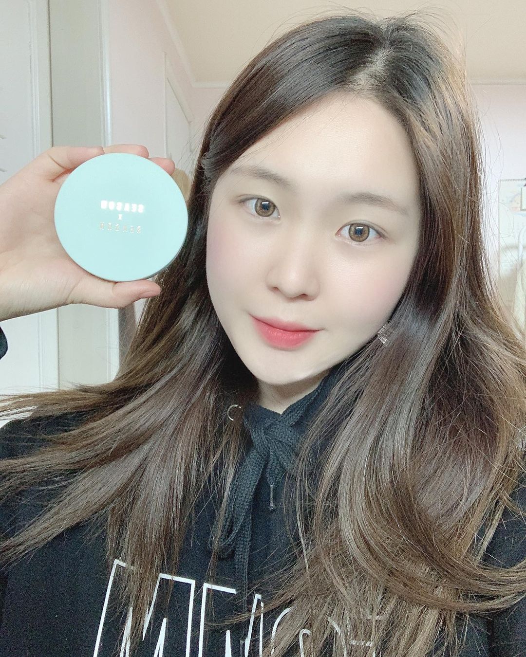  “시즌바이시즌 솜털쿠션 (SPF50+/PA+++) SEASON X SEASON 시즌바이시즌 와디즈에서 첫 런칭 1112% 펀딩률 달성한 제품입니다!!…”