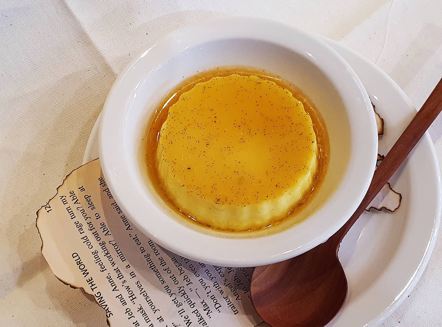 바닐라빈과 바닐라설탕을 아낌없이 듬뿍넣어
더더더 맛있는 바닐라 커스터드 푸딩🍮

40분 구웠더니 푸딩 보다는 계란찜 같은 비주얼은 안비밀🙈

#오늘의베이킹#푸딩#커스터드푸딩#🤤