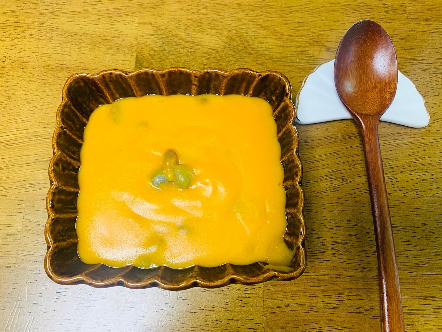 🥮호박죽 만들기🥮
.
안동에서 보내주신 식재료😋
.
호박, 콩, 찹쌀가루~
.
잘~ 익으면 콩닥콩닥하는 소리와 튀는거를 보고 있으면 힐링이되는 느낌~🥰
.
노~~오랗게 잘 익은 호박이라 뭐든~~👍
.
잘먹겠숩니다😍
.
.
.
#요리 #호박죽 #홈쿡 #콩 #한식 #간식 #죽 #죽만들기 #호박죽만들기 #집 #안동 #새댁 #어머니음식 #힐링 #콩닥콩닥 #저녁메뉴 #간식메뉴 #몸에좋은