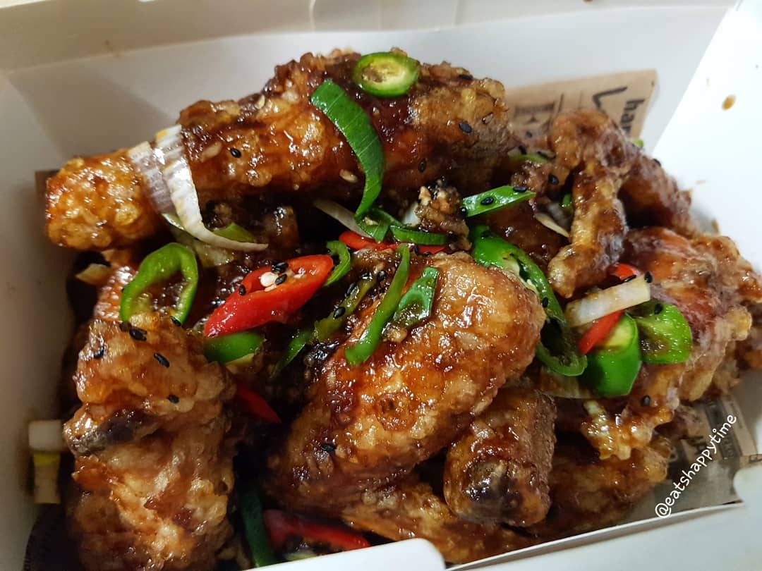 🍗BHC치킨🍗
.
■맛초킹 17.0
■뿌링치즈스틱 4.0
.
드디어! 뼈치느님을!!😭
주말에 바라고바라던 뼈치킨을 먹었어요😍
달콤짭쪼롬매콤한 맛초킹👍
너무 맛있어서 말도 없이 흡입해서 10분만에 순삭시켯어요ㅋㅋㅋㅋ
사이드로 그냥 치즈스틱 없어서 뿌링치즈스틱 시켰는데 역시..
뿌링시즈닝 저랑 넘 안맞아요ㅜㅜ
넘 자극적이고 이상하게 느끼한맛 ㅋㅋㅋ한때 뿌링클 핫했었지만 제입맛엔 아닌거같아요🤣
올만에 뼈치킨 넘 맛있게 잘먹은거같아용😍
.
❣요즘 만나기 힘든 뼈!치느님 #잇츠해피타임
.
#맛초킹#비에이치씨#치킨#치킨사랑#BHC치킨#뿌링치즈스틱#뼈치킨#치킨스타그램#뼈치킨#먹스타그램#푸드스타그램#음식스타그램#주말저녁#주말저녁메뉴