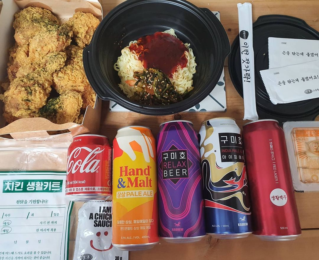  “종로구청점 '생활맥주, 생활치킨' 생활맥주가 배민에 생활치킨 브랜드로 있더라구요 수제맥주와 치킨 동시에 즐길생각에 설레여하면서 직장동료를 집에 초대해서 맛있게 먹고 도란도란 즐거운 시간보냈습니다😍 치느님 + 수제맥주 집에서 편하게 즐겨서…”