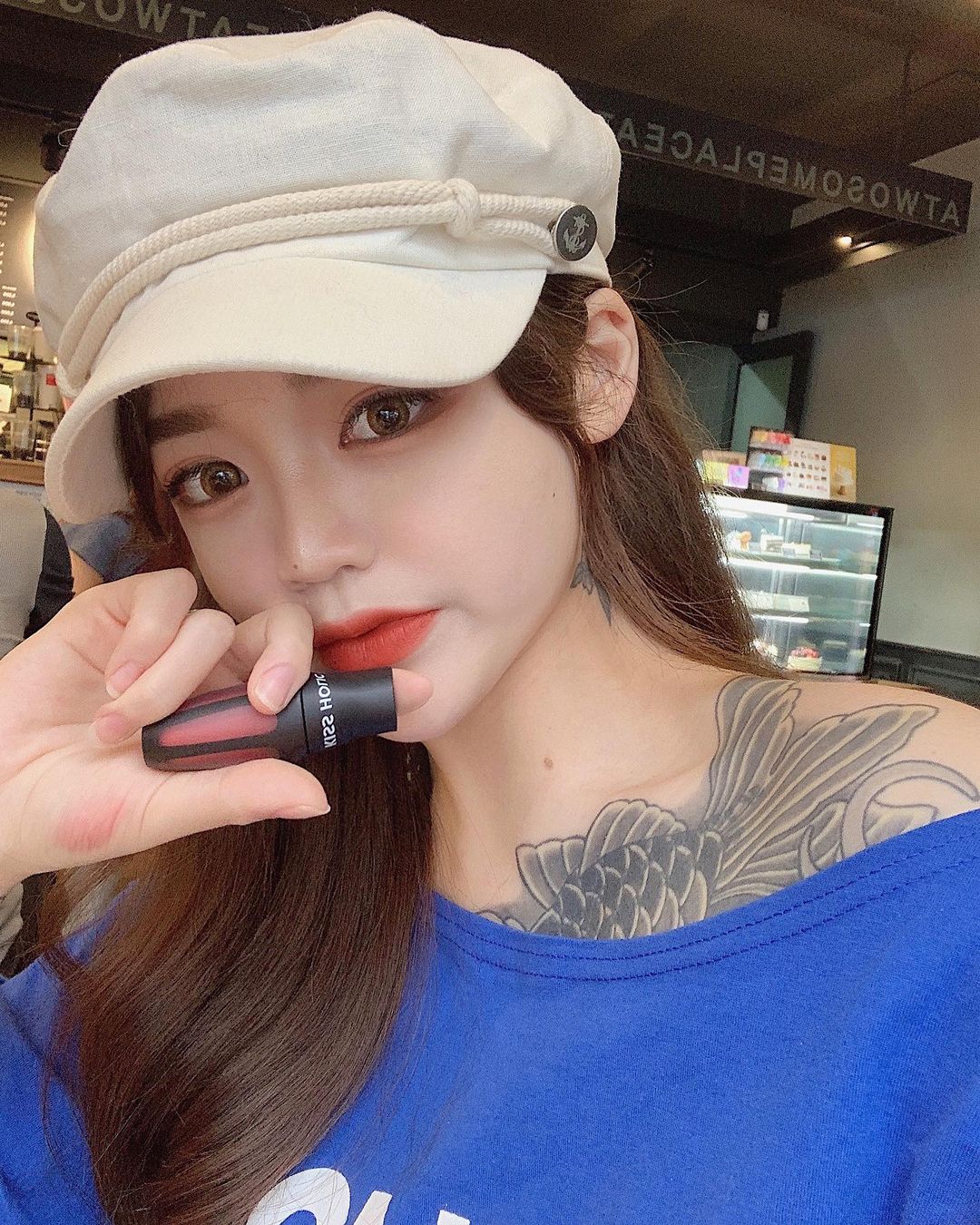  “_ 발색과 지속력은 물론 각질도 생기지않고 발림성최고 오랜만에 나랑 찰떡인 틴트 찾았다 💄 . . . . . #소시에떼…”