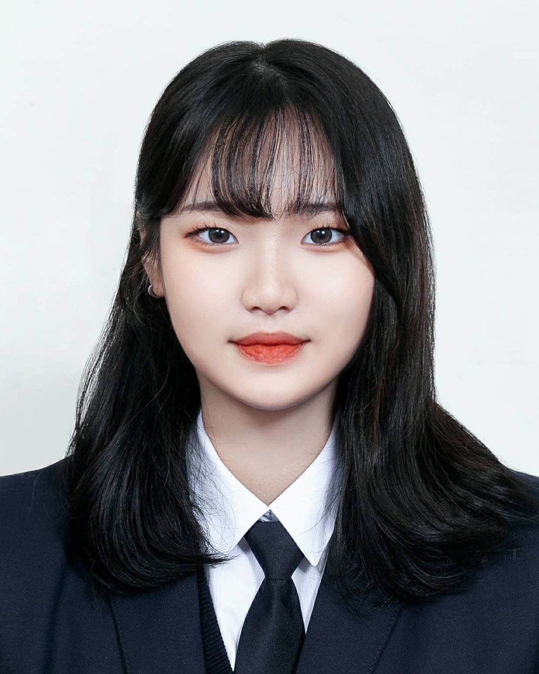  “#광고 @gangnam_photos 이쁘게 찍어주셔서 감사합니다 !! 💕 사진관에서 증명사진 찍어보는건 처음인데 마음에 쏙 들어요😍 #강남역사진관 #강남역증명사진 #강남역취업사진 #강남역사진맛집 #강남역사진잘찍는곳 #학생증”