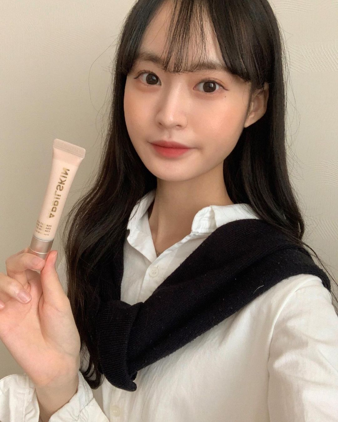  “#협찬 @aprilskin_korea 컨실러는 뭐니 뭐니 해도 커버력이 제일 중요한데 이 컨실러는 브러시 팁과 블러 퍼프가 함께 있어 좀 더…”