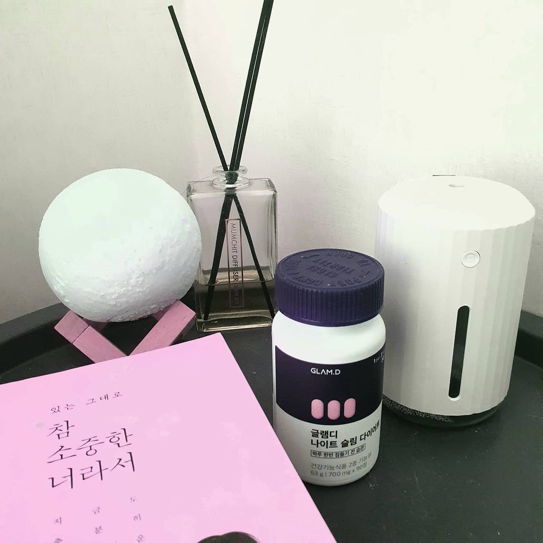  “코로나 시국으로 확찐자가 된 나에게 다이어트 선물을 💙 자는동안 탄수화물이 지방으로 되는 것을 막아주며 체지방 감소에 도움 ❗ 긴장완화에도 효과 ❗ 한번만 챙겨먹으면 되기에 귀찮음 감소 ❗ 실제로도 그날 많이먹고 다음날 아침에 반신반의하면서…”