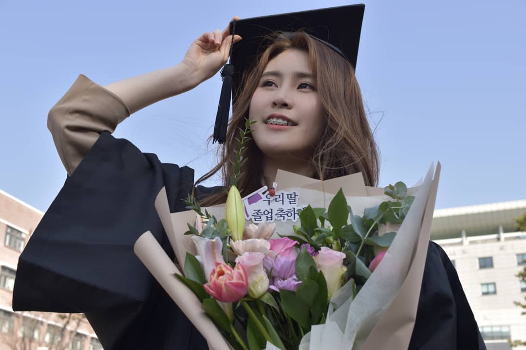 아부지가 찍어주신 사진

곁에서 가장 많이 고생하신 부모님, 감사합니다

#졸업 #졸업식 #graduated #collage