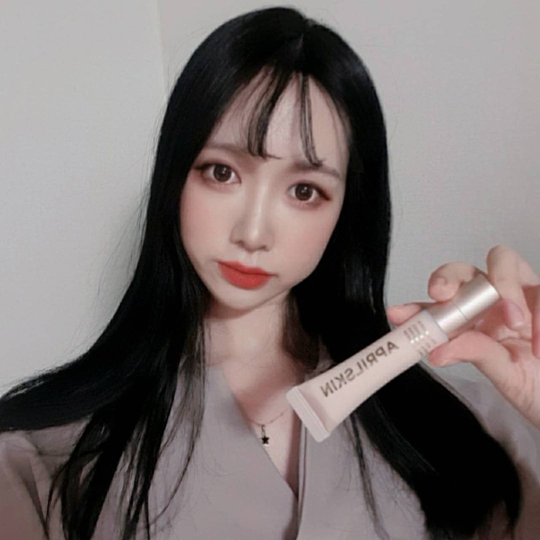  “#광고#협찬 <에이프릴스킨 퍼펙트 스팟 이레이징 퍼프 컨실러> 컨실러가 필수인 제 피부 ㅎ 마침 컨실러가 필요했는데 협찬받았네용! 마스크를 매일매일 쓰는데 가벼운 밀착력 때문인지 묻어남이 진짜 적었어요! 원래 콧등 다벗겨지는데 이건 진짜…”