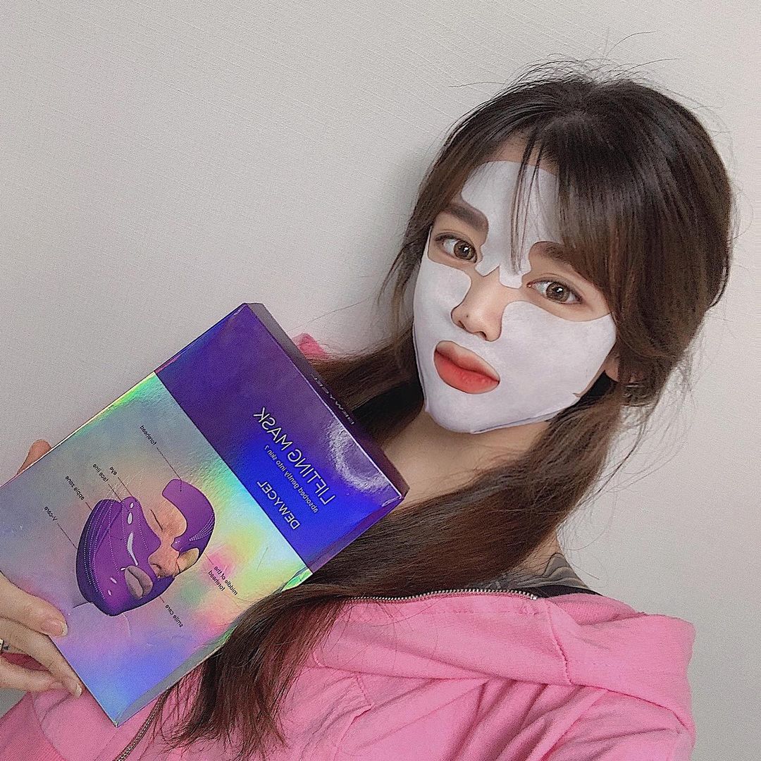  “#광고 #협찬 [듀이셀 7리프팅 마스크팩] 요즘 집에서 먹고 자기만해서 살이찌는 바람에 턱살 내려오고 하루라도 얼굴에 붓기가…”