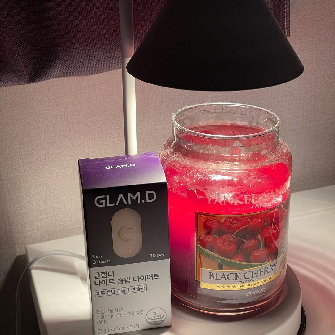  “GLAM.D 프리미엄 다이어트 멀티 솔루션 확찐살 걱정 no! 자기 전 섭취로 자는동안 칼로리 컷! ✔️체지방률 감소 ✔️식이섭취량…”
