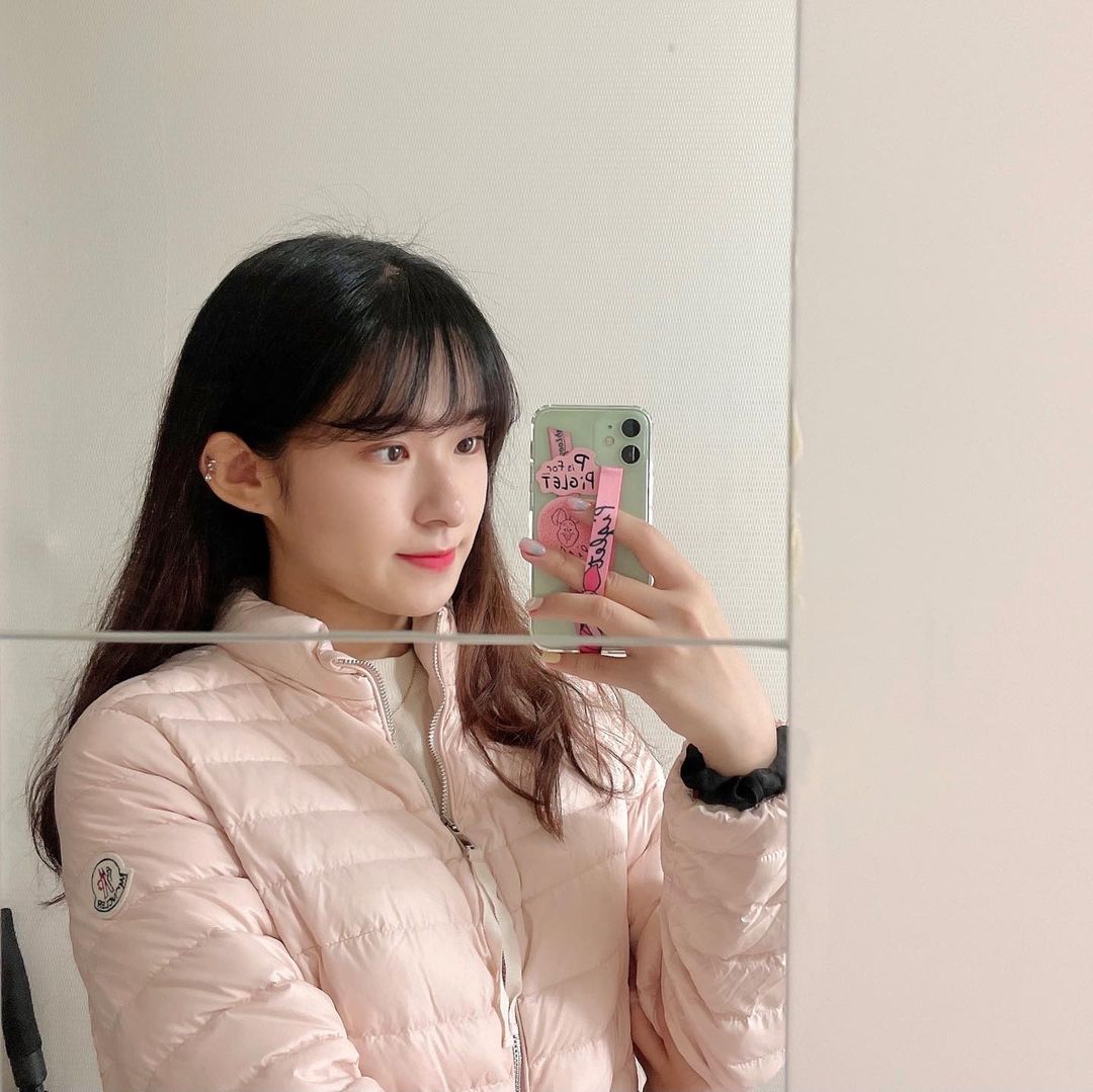  “#협찬 핸드폰 잘 떨어뜨리는 사람을 위한 하이루프 폰 스트랩! ✨예쁜 디자인 디즈니와 콜라보해서 너무 예쁘고 귀여운 디자인! (+한정판) ✨안정감 안정감이 있어 한손으로 핸드폰을 사용할 수 있답니다:) ✨떼어도 남지 않는 자국 리무버 스티커로…”
