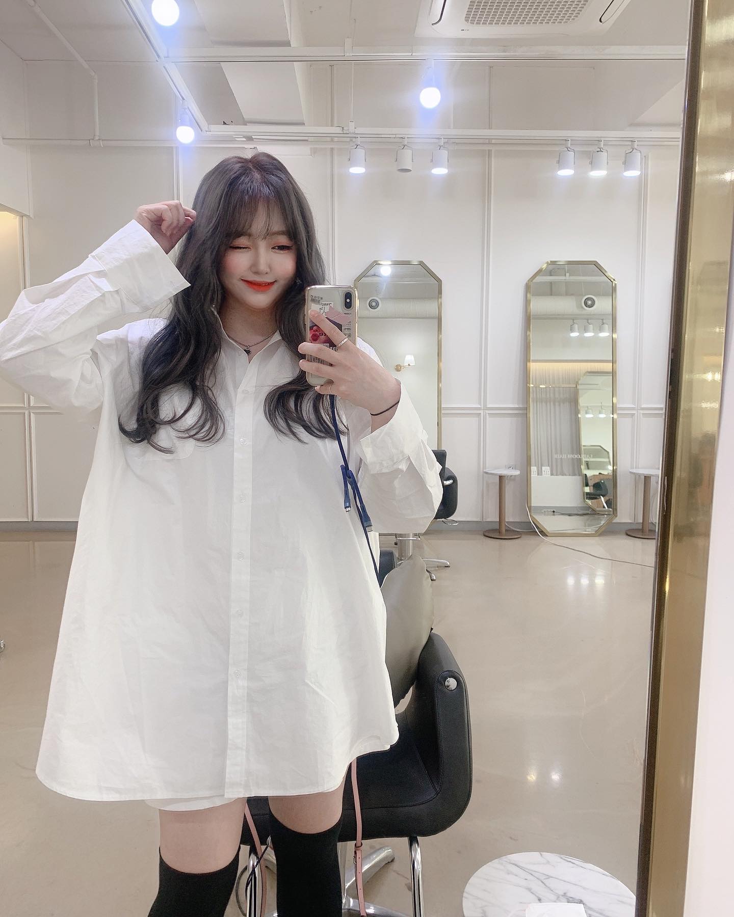 머리색 너무 예뻐버리고~❣️
#라블룸헤어 #윤지쌤
요청한 색보다 훨씬 예쁘게 나와서 매우 만족
기분전환 하기에 염색만한게 없징😊
