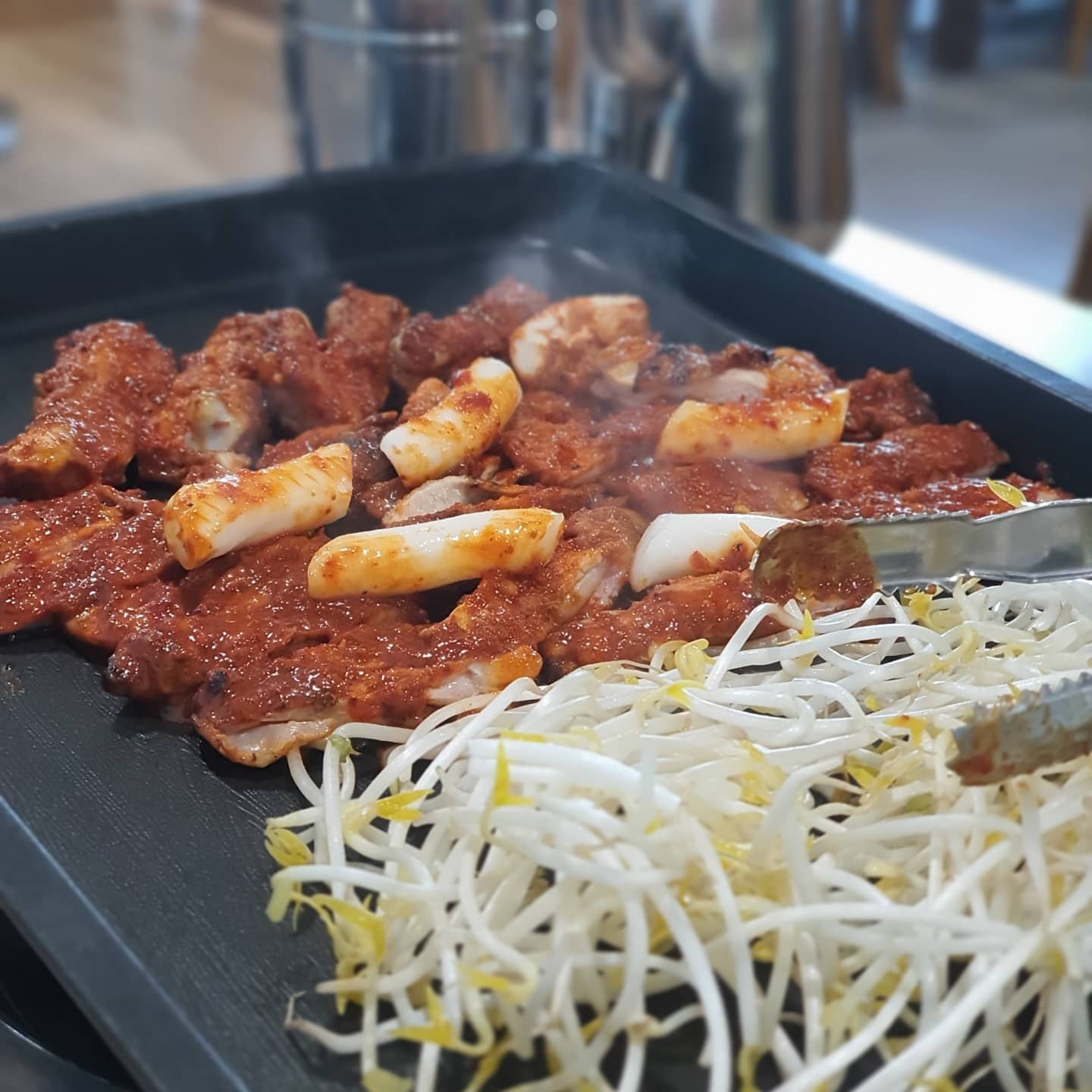 넘나 맛있는 숯불향 가득한 
#원주황골숯불닭갈비
진짜 맛있게 잘 먹었다~!!!
닭갈비도 볶음밥도 물막국수도 찐 맛♡♡
사장님도 직원들분들도 다 
친절하게 챙겨주셔서 감사했습니다.
기분 안좋았었는데
맛난거 먹고 기분 업되심ㅎ
#황골숯불닭갈비_원주 

앞으로 또 방문예정!!!♡♡♡