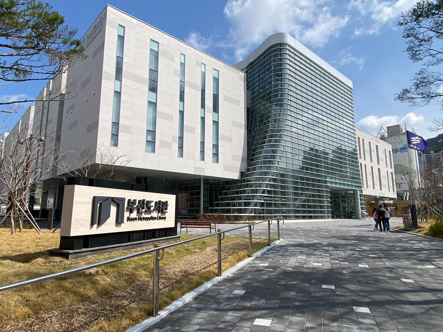 #Library is open for everyone
#2021 new library, west Busan