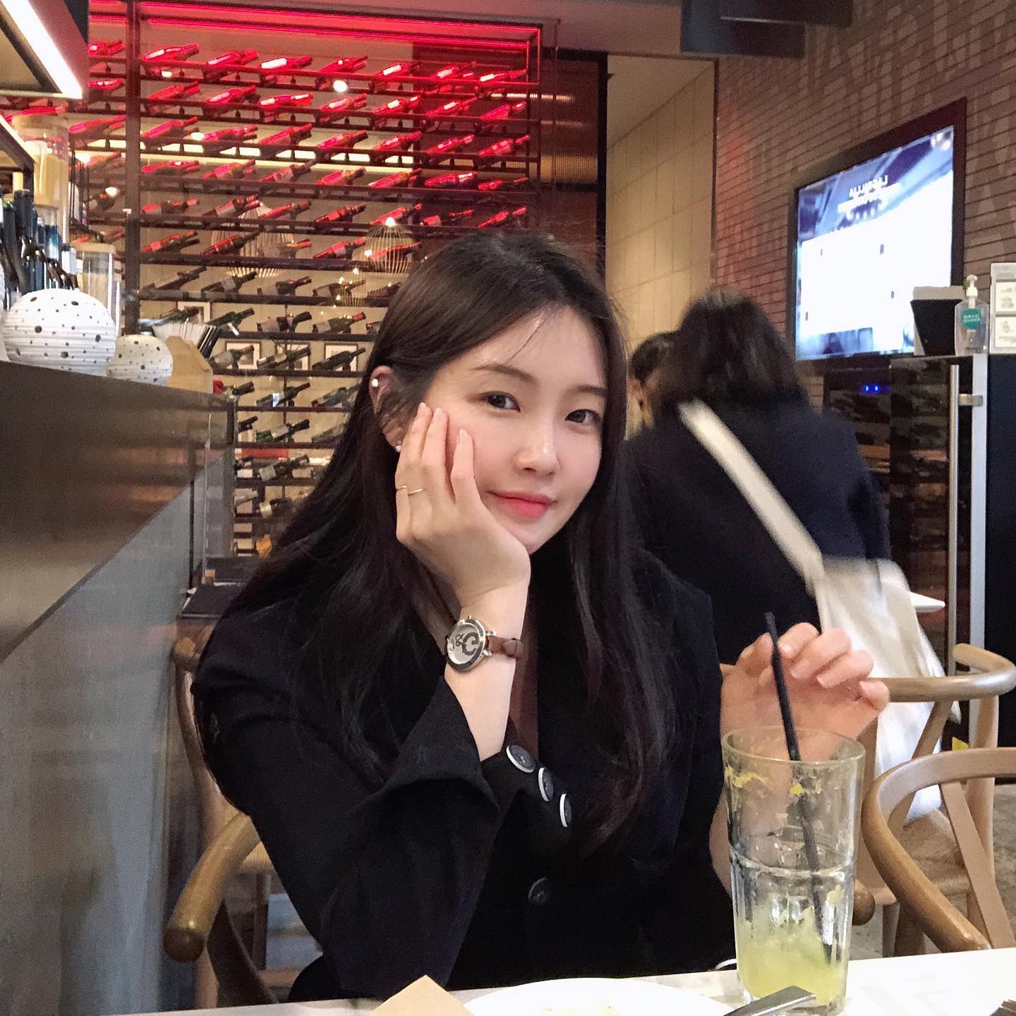 에이드 바닥까지 빨아먹으려고 ㅎㅎ