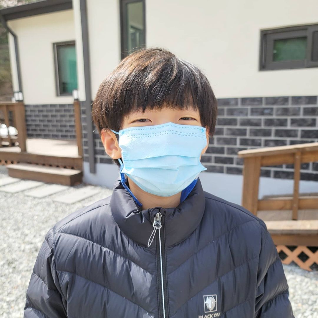  “#협찬 아코키즈마스크 피부를 자극하거나 몸에 유해한 물질의 불검출 테스트 완료되어서 아이들 바로 써도 얼굴이 자극이 덜 가서 미세먼지 많은날에도 가려워 하지 안아서 엄마가 더 좋군요 그리고 어떤제품을 개봉하고 바로 사용하면 냄새가 나서 아이들이…”