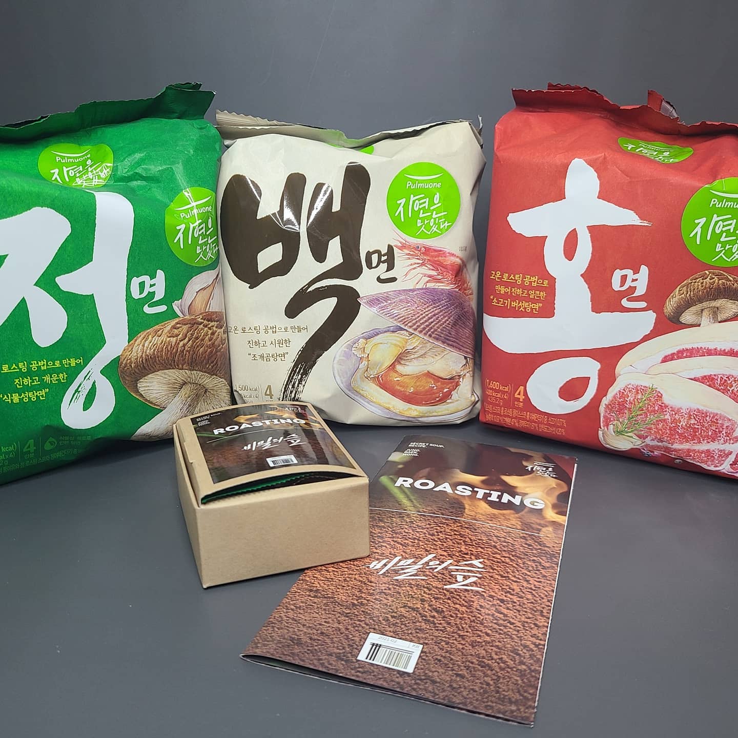 풀무원 신상라면 정백홍 😃
자연을 담은 건강라면으로 칼로리도 낮고
맛도 좋은 라면이에요
정 백 홍 각기 다른 맛과 재료로 골라먹는.재미가 있는 라면 ~ ㅎㅎ
저는 다 먹어보니 정라면이 제 입맛에 맞더라요
그리고 정백홍 라면의 새로운 도전
로스팅 스프로 색다른 요리를 즐길수 있다는 점인데요
저는 백면 스프로 백순대볶음을 했어요
진짜 백면 스프 이거 하나면 간단하게 완성되니까 간편하게 요리하나 내놓을수 있내요^^

여러분도 정백홍 스프로 다양한 레시피 즐겨보세용~~!

#풀무원라면#정백홍#백순대볶음#비밀의슾#백순대볶음레시피#풀무원#신상라면#건라면#협찬#맞팔소통환영#좋아요테러#먹팔해요