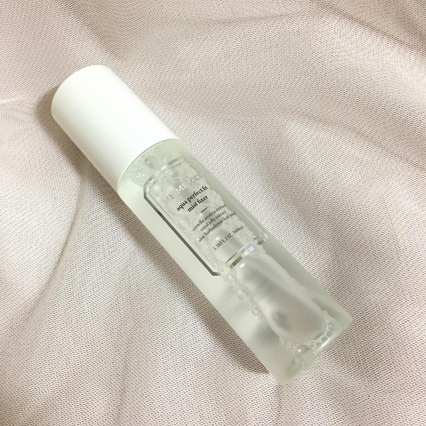 💧미멜로디 아쿠아 퍼펙트 핏 미스트 픽서💧

- 피부에 전혀 자극이 없는 메이크업 픽서예요 

- 미스트와 픽서가 같이 만나서 수분감도 줘서 속건조를 막아주고 너무 좋아요 

- 메이크업을 오래 고정해주는 효과를 주고  묻어나오는것도 조금 밖에 없어서 항상 손이 많이 가는 제품이예요 

- 픽서를 한거와 안 한거 차이가 어느정도 나고 마스크에도 잘 안 묻고 좋아요😄

#미멜로디 #memelody  #퍼펙트핏미스트픽서 #미스트 #픽서 #미스트픽서 #픽서추천 #미스트추천 #메이크업픽서 #마스크필수템 #cosmetics