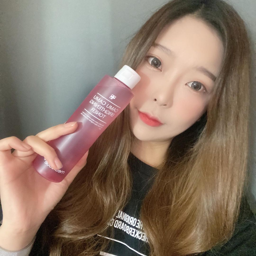  “🍒메디큐브 카무카무🍒 끈적임 없는 사용감, 미백 기능성제품으로 거뭇거뭇한 잡티와 얼룩덜룩한 나의 피부톤을 위해 꼭 필요한 제품 😖 언능 새하얀 피부가 되길 ~”