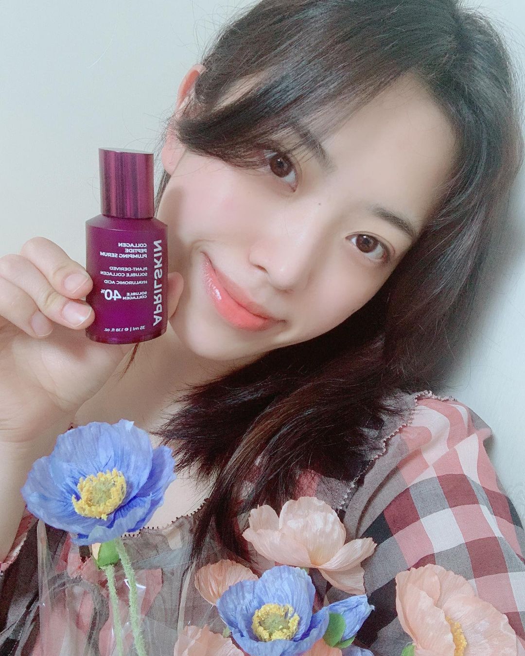  “#광고 @aprilskin_korea #에이프릴스킨 #코어탄력세럼 촉촉하고 쫀득한 제형의 보라색 콜라겐으로 피부속부터 탄력을 끌어올려주는 코어탄력세럼입니다🔮 실제 인체적용시험을 통해 4주 사용후 피부탄력이 3.64% 증가함이 확인 된 세럼이래요…”