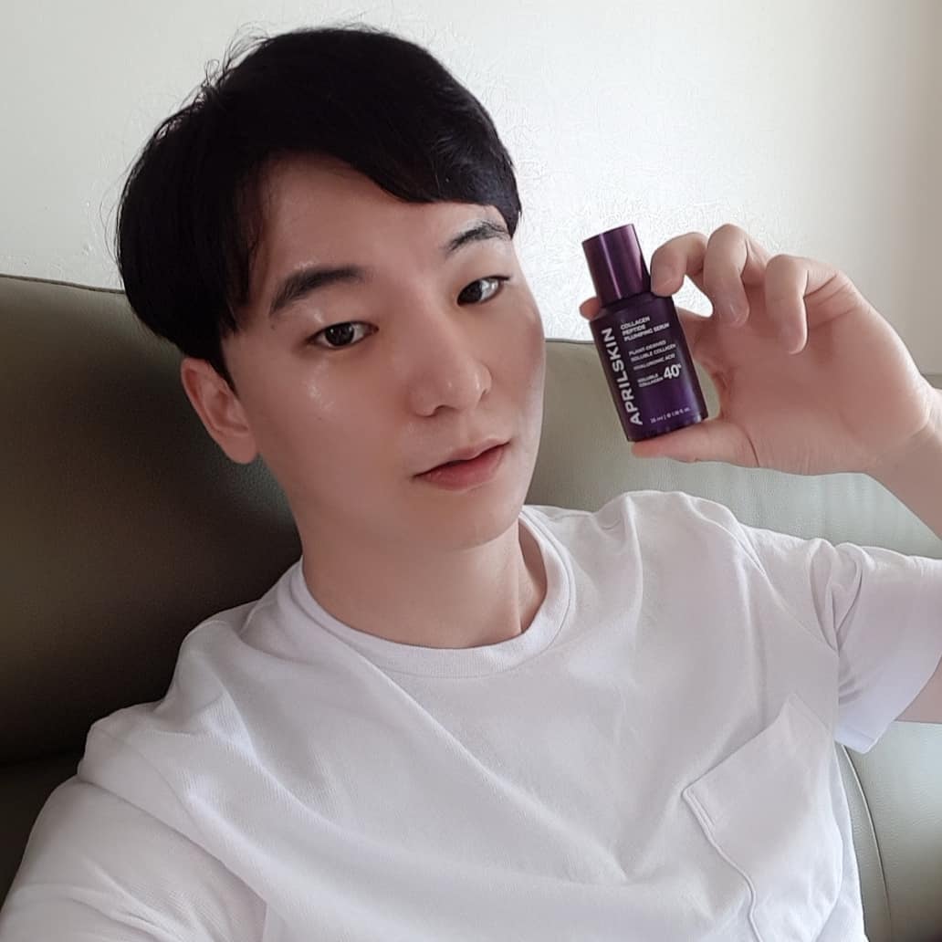  “#광고 . . 셀카미안😅 쫀득쫀득한 피부는 쫀득쫀득한 콜라겐가득 화장품에서 시작된다는 거, #꿀팁 환절기이기 때문에 자칫 예민해질 수 있는 피부에 보랏빛 선물하세요🎁 이 제품 정말 스고이👍 . . #selfie #l4l #팔로우 #셀카 #ootd…”