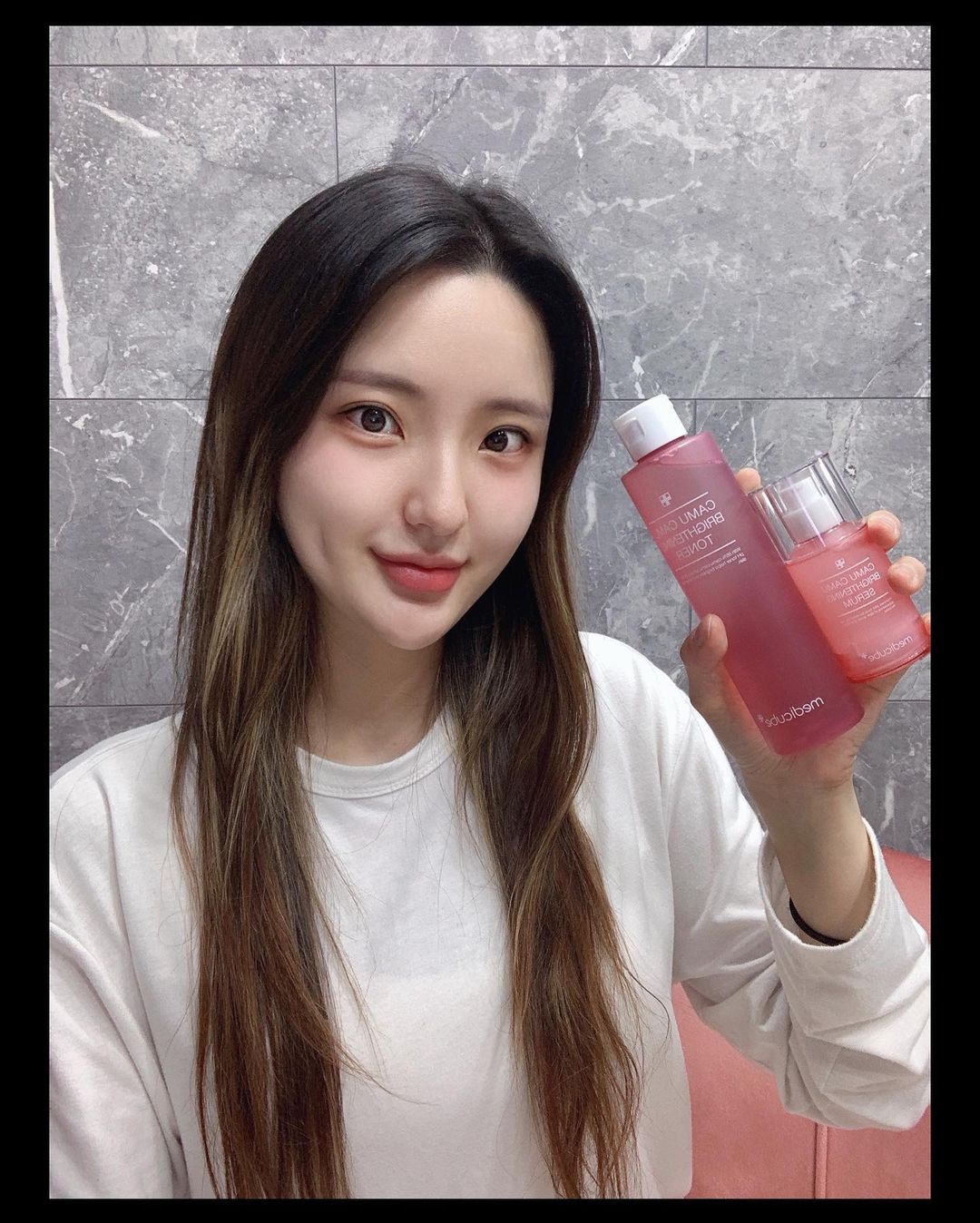  “#협찬#메디큐브#카무카무잡티2종 기미•잡티는 덜어내고 촉촉&광채로 채워주는 카무카무 잡티 듀얼세트 ☑️카무카무 추출물이 85% 함유되어 있어 기미•잡티 완화에 도움을 주는 미백기능성 토너 -멜라닌&각질을 부드럽게 제거하여 환한 피부를 만드는 카무카무…”