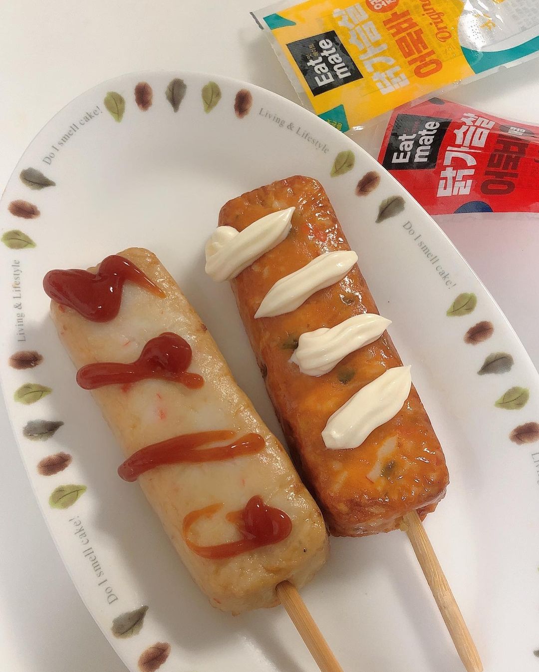  “#협찬 랭킹닭컴 잇메이트 닭가슴살 어묵바 🍢 다이어트 중 간식으로 완전 딱인 듯 무엇보다 간편해!’ 영양성분! 1개당(80g) 120kcal 탄수화물 8g/ 당류 1g/ 지방 2.9g/ 단백질 16g 성분 진짠 완전 괜찮쥬?!👏 . 진짜 편의점에서…”