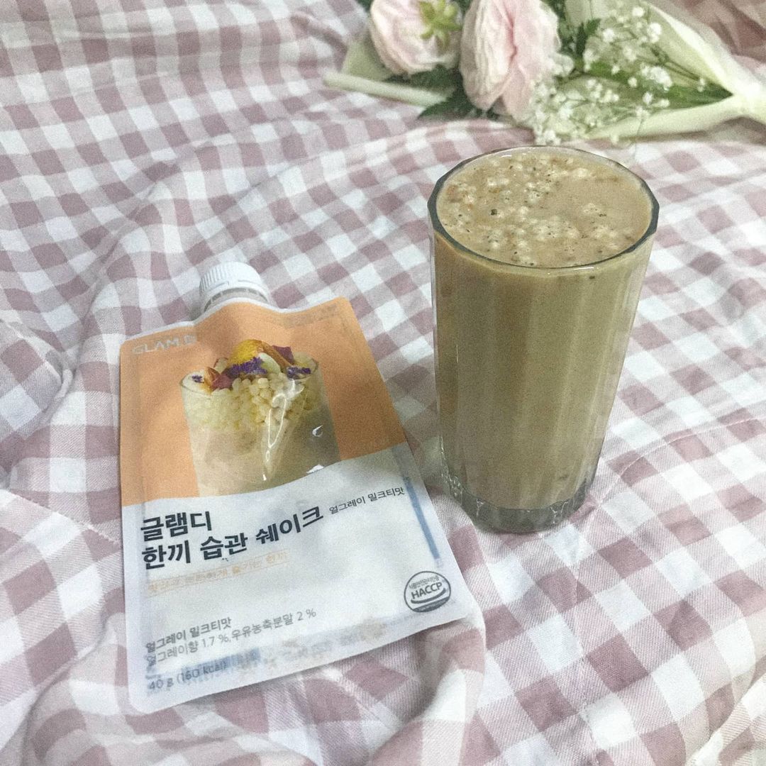  “#협찬 💫관리 중 한 끼 식사의 칼로리가 부담스러울 때, 가볍지만 든든하고 간편하게 관리할 수 있는 제품이에요 💫유청분말이 들어있어 물만 넣어도 맛있어요😆👍💛 사실 칼로리가 높을수록 맛있는건 사실이니...맛은 기대안하고 먹었는데 생각보가 훨씬…”
